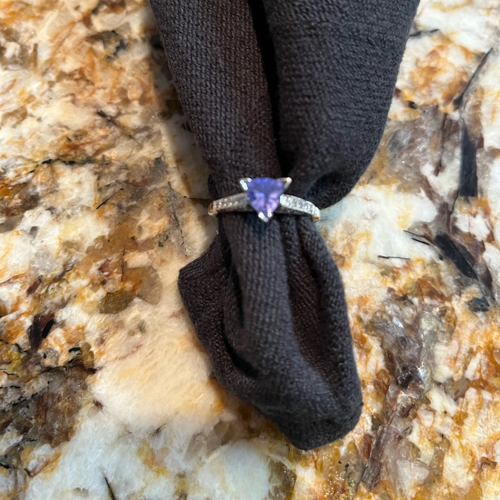 White Gold 18 ctw Tanzanite and Diamond ring Milgrain Trillion cut. Size 8